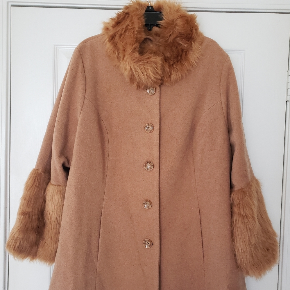 Brown with a hint of burnt orange🤔 stylish coat